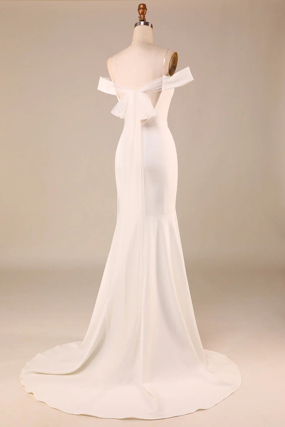 Simple ivory fish tail tie and ground length wedding dress