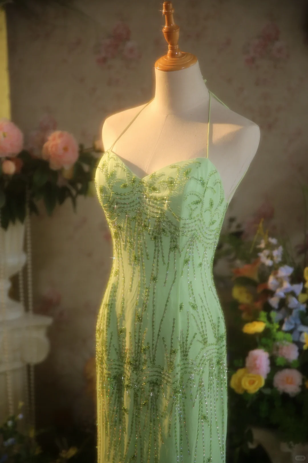Vintage Lime Green Halter-Neck Beaded Sheath Evening Gown TP5515