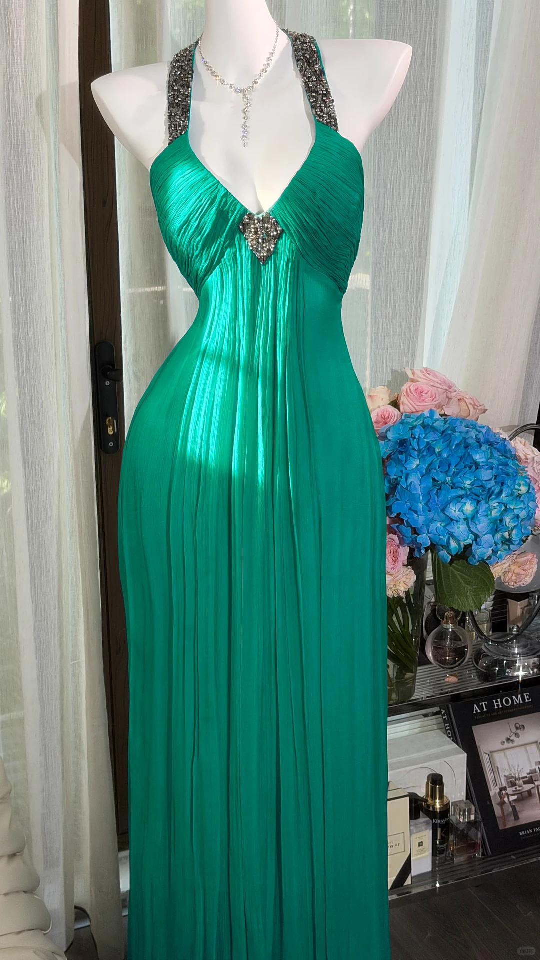 Glamorous Emerald Green Chiffon Beaded Halter Neck Pleated Long Prom Dress TP5827