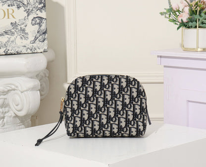 Dior 30 Montaigne Beauty Pouch
