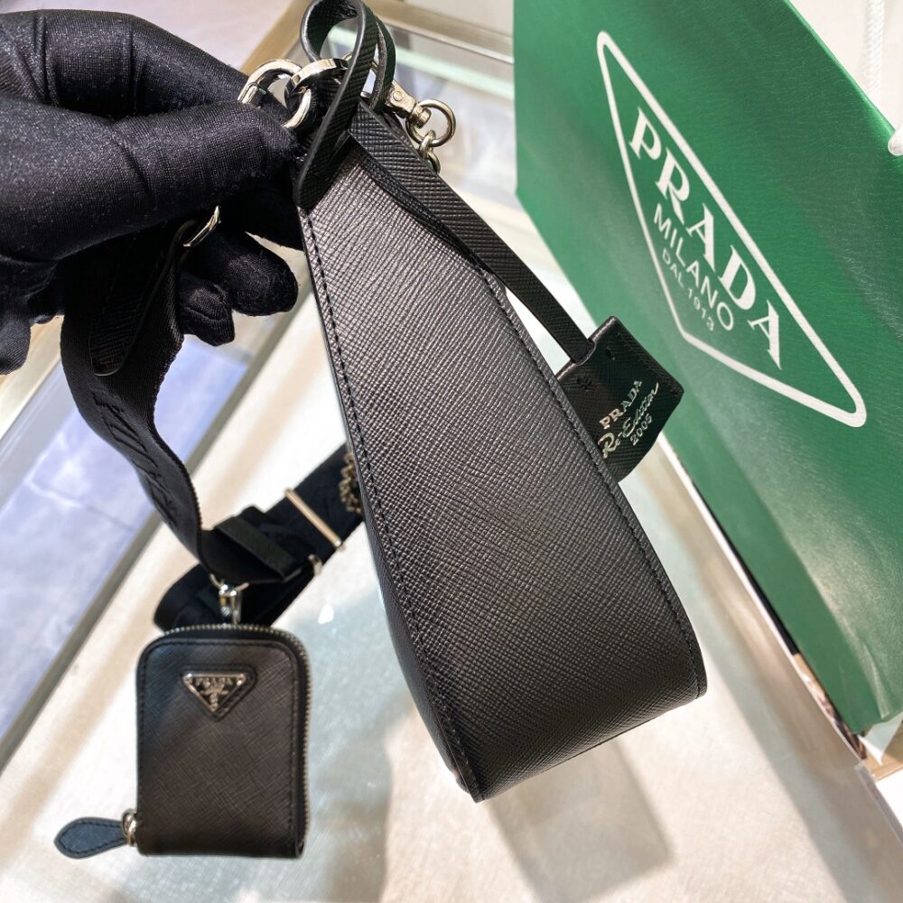 Prada Re-Edition 2005 Saffiano  Bag Black 22cm