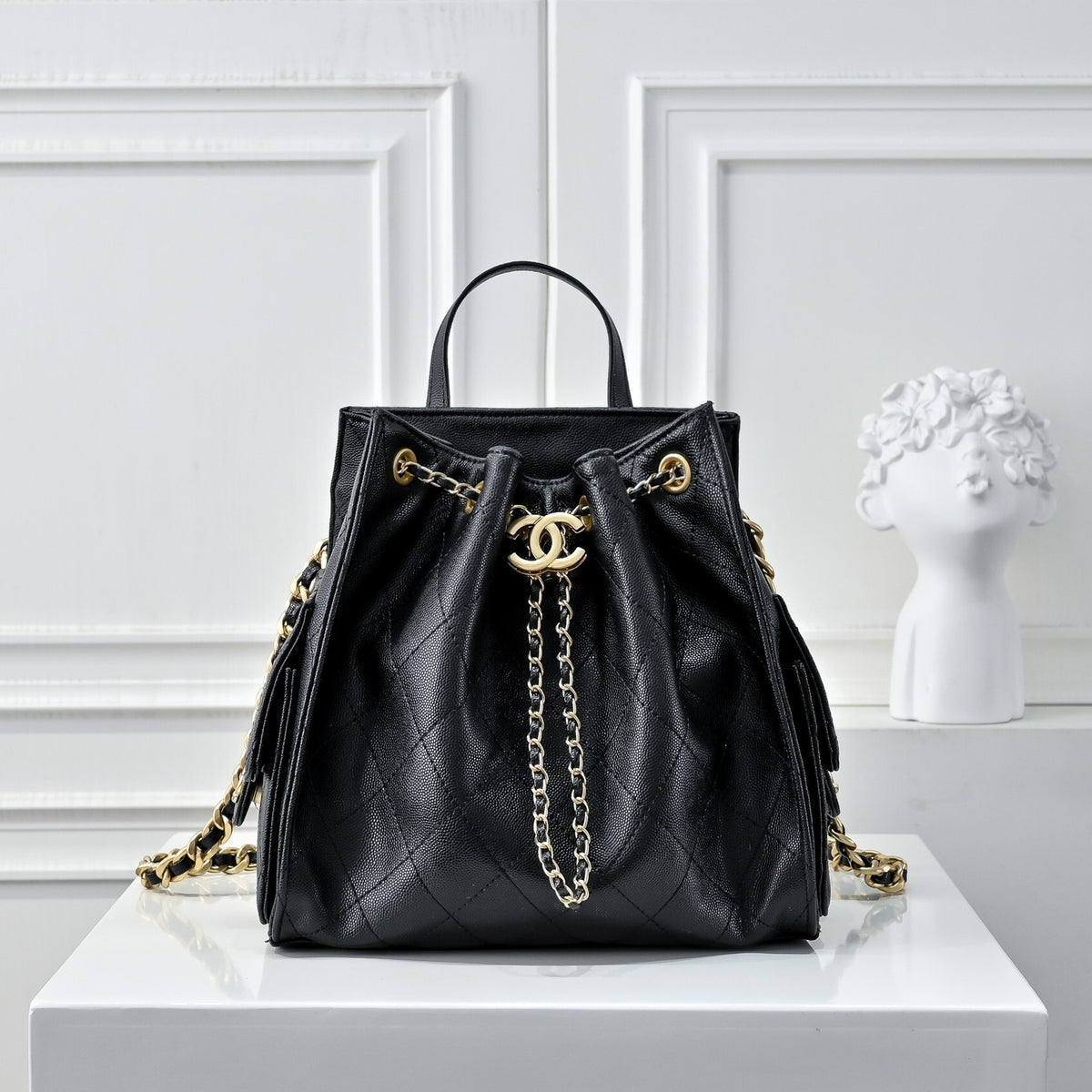 Chanel 25 Medium Size Backpack Grain Effect And Gold Metal Black 23Cm As5600 B20304 94305