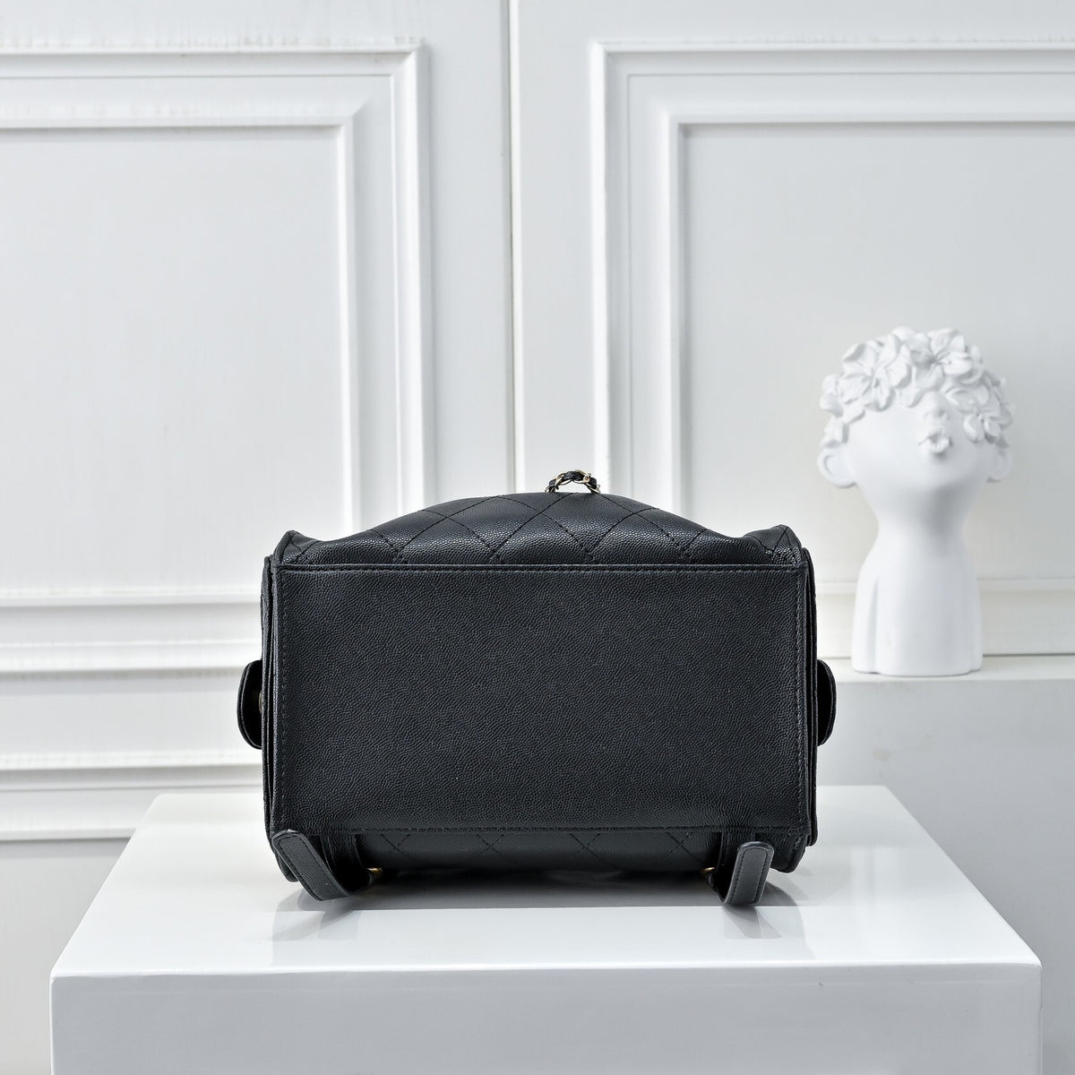 Chanel 25 Medium Size Backpack Grain Effect And Gold Metal Black 23Cm As5600 B20304 94305