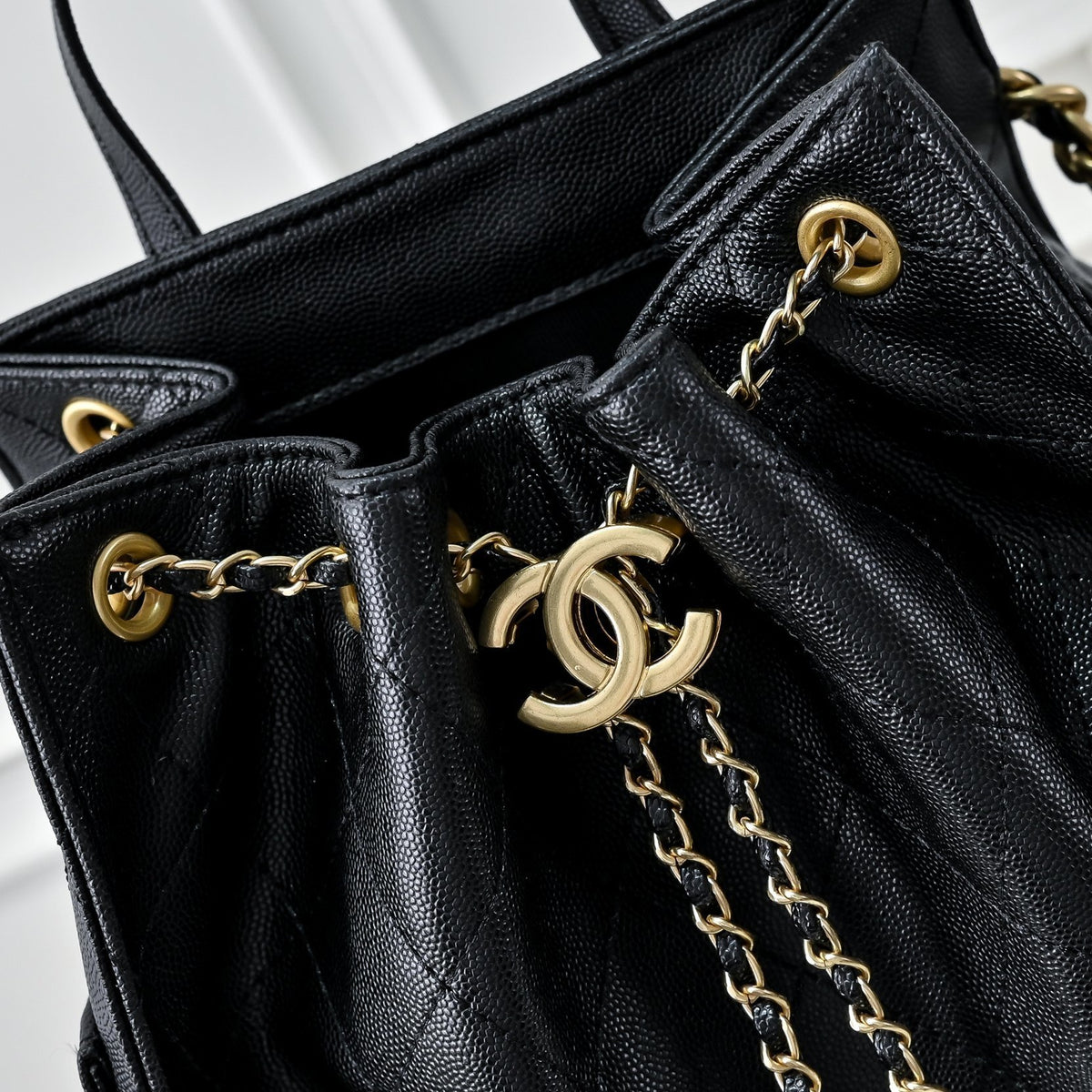 Chanel 25 Medium Size Backpack Grain Effect And Gold Metal Black 23Cm As5600 B20304 94305