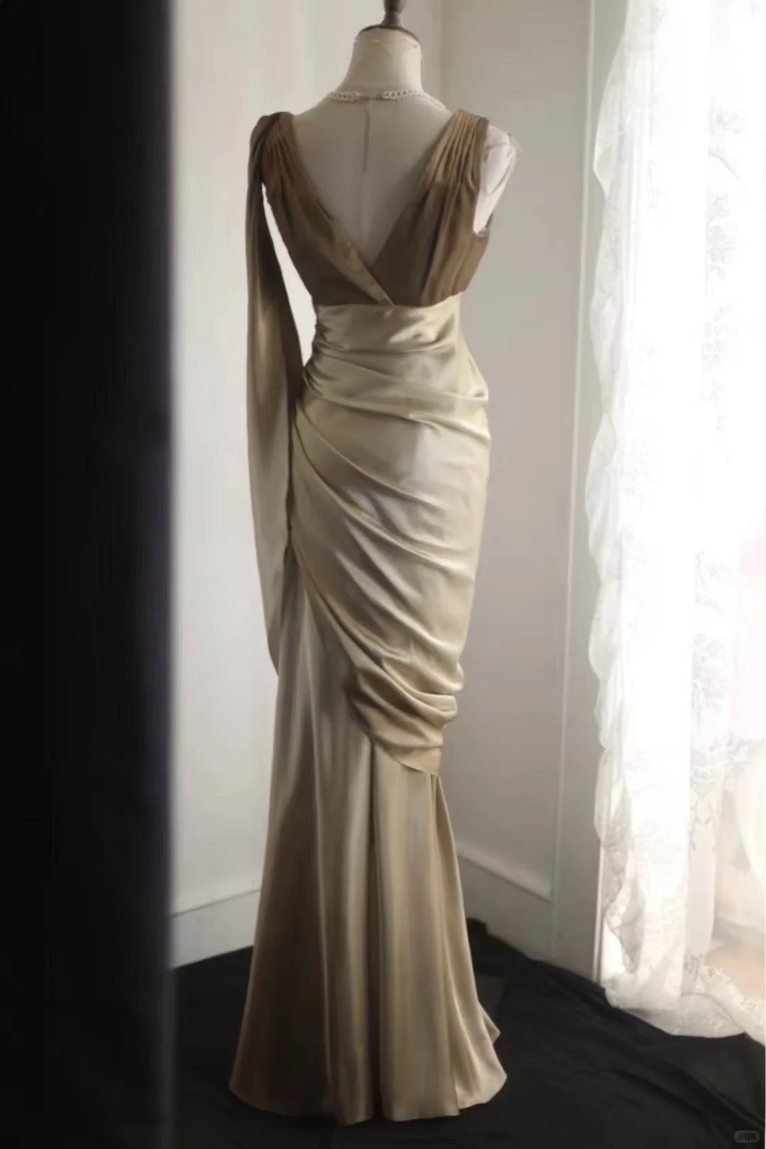 Elegant Satin Deep V-Neck Mermaid Evening Gown Beaded Draped Prom Dress TP5628