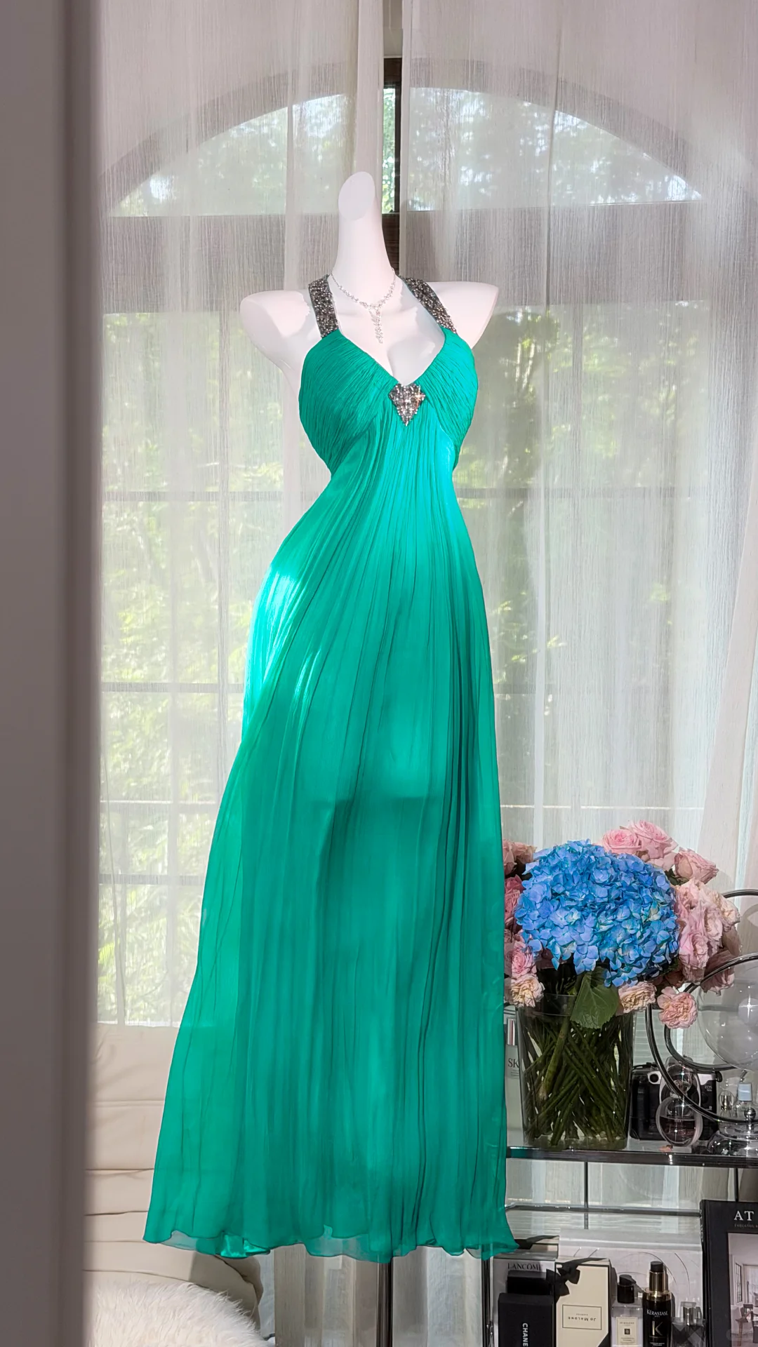 Glamorous Emerald Green Chiffon Beaded Halter Neck Pleated Long Prom Dress TP5827