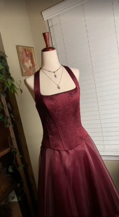 Burgundy Red Vintage Elegant Shiny Beaded Long Tulle Ball Gowns Prom Dress