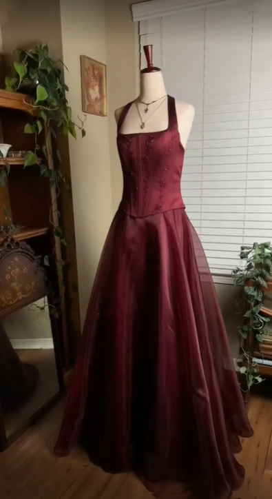 Burgundy Red Vintage Elegant Shiny Beaded Long Tulle Ball Gowns Prom Dress