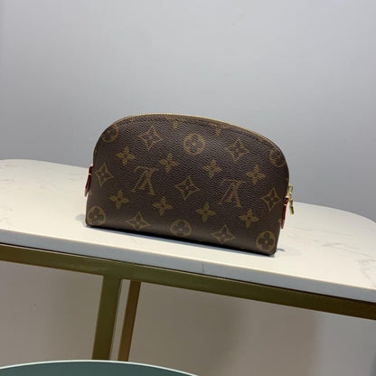 Louis Vuitton Cosmetic Pouch PM Monogram Canvas 19cm LV M47515