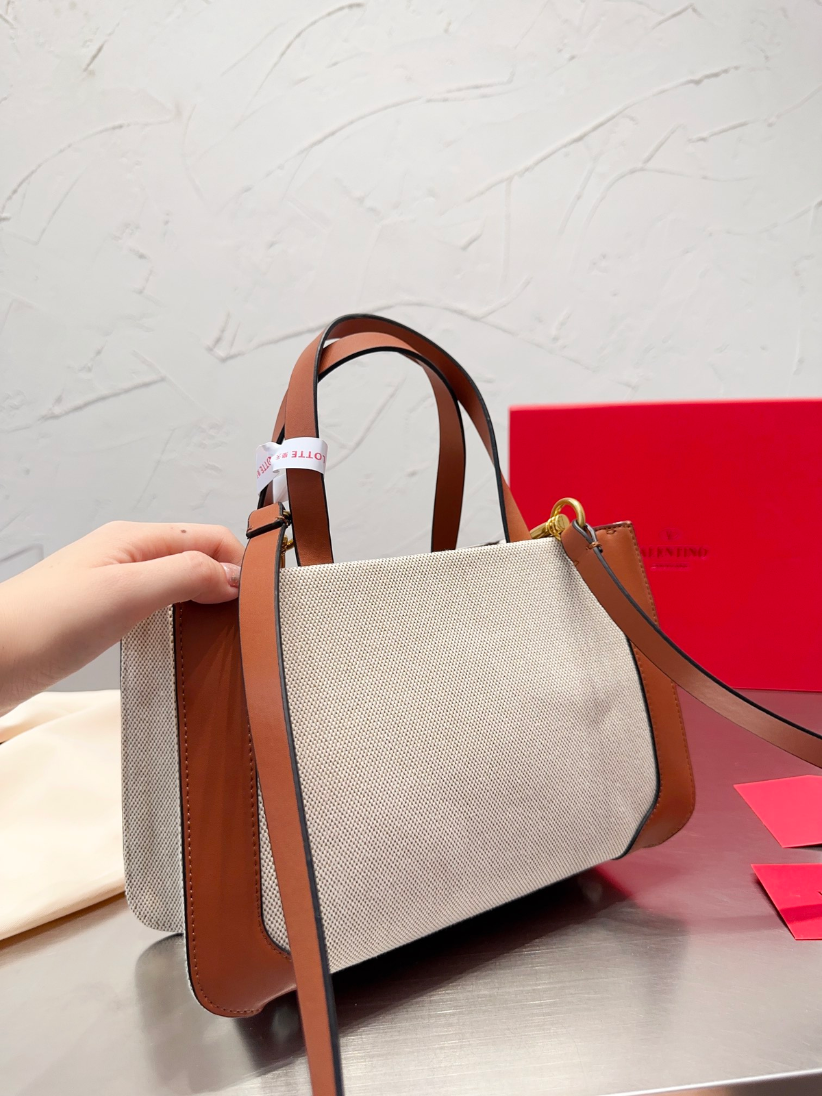 VALENTINO GARAVANI SMALL VLOGO SIGNATURE TOTE BAG WHITE 22CM
