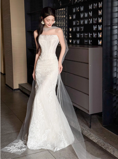 Chic Mermaid Long Wedding Dress Lace Strapless White Bridal Gown Appliques Sleeveless Bridal Dresses