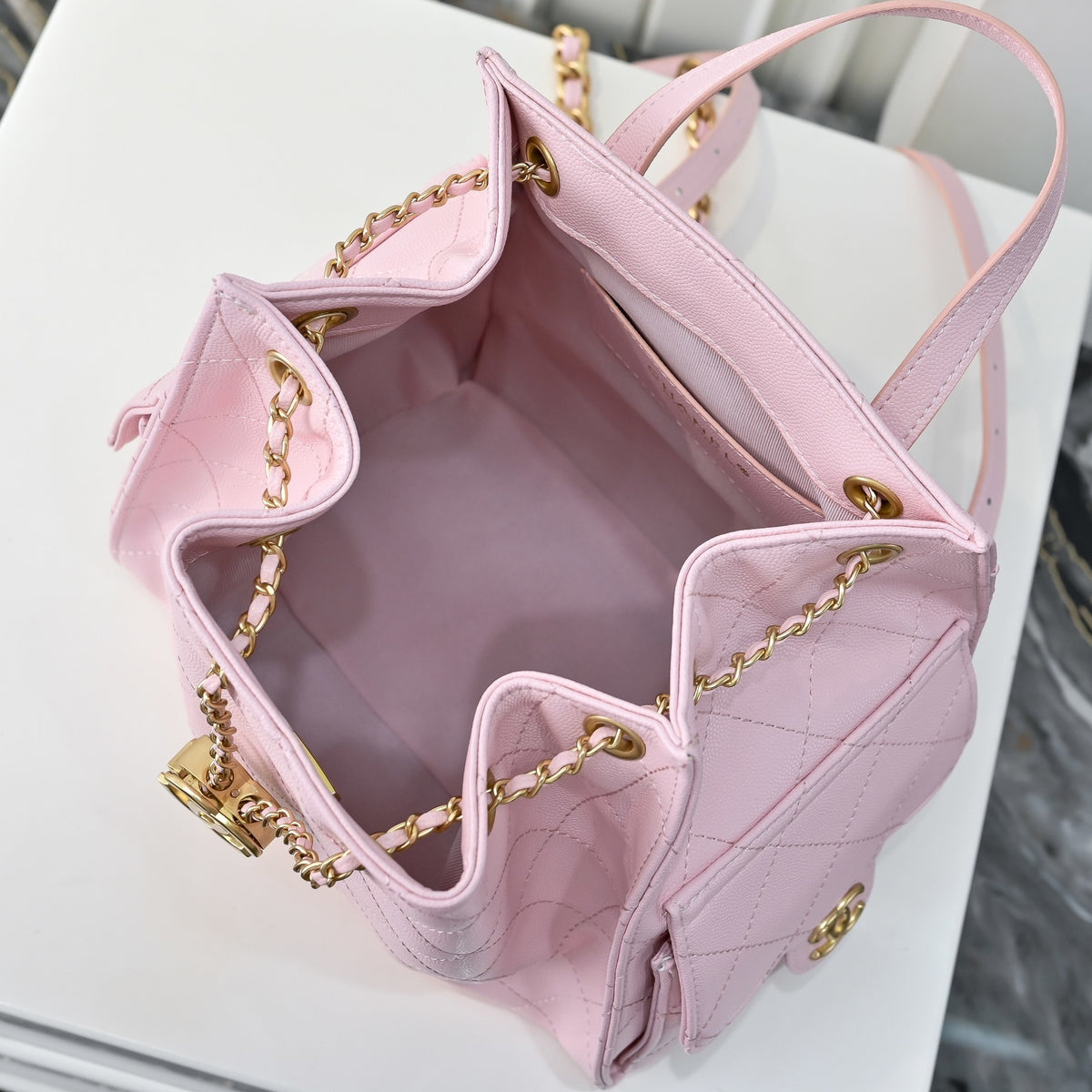 Chanel 25 Medium Size Backpack Grain Effect And Gold Metal Pink 23Cm