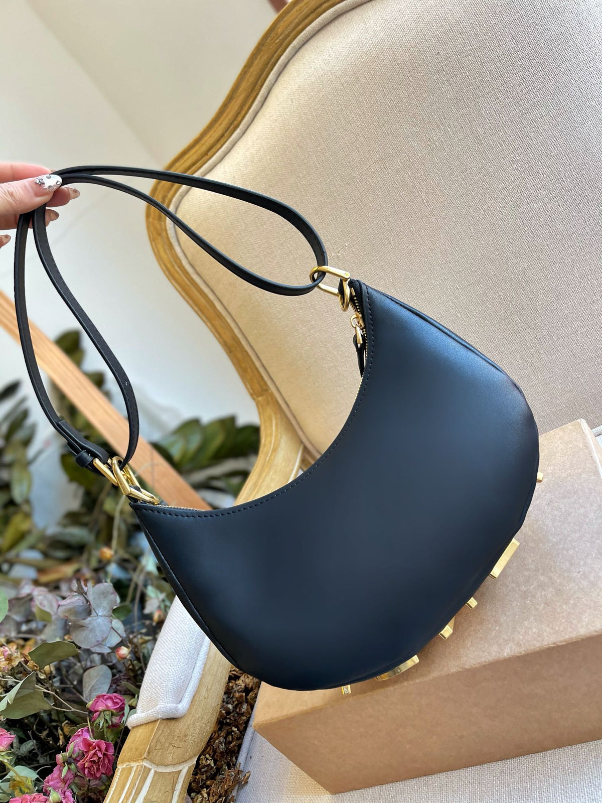 Women Fendi Fendigraphy Small Leather Hobo Bag