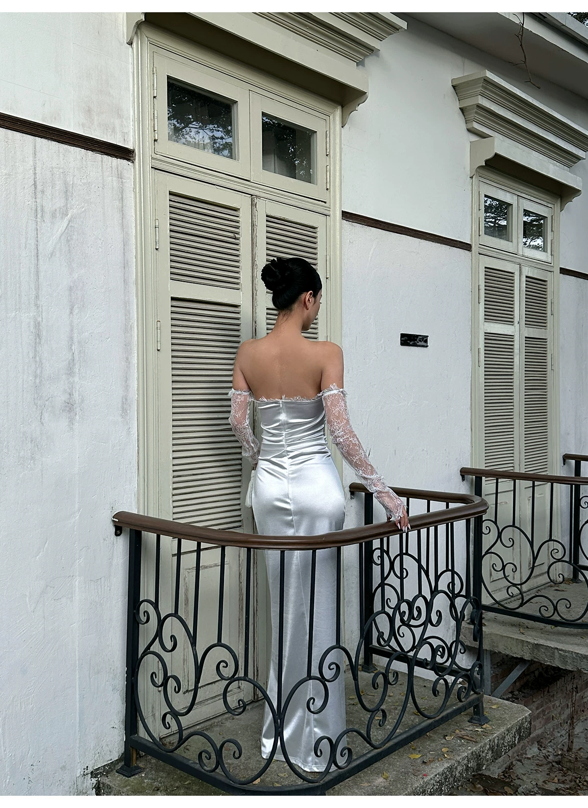 Elegant Ruched Satin Mermaid Wedding Gown with Lace Detachable Sleeves TP5774