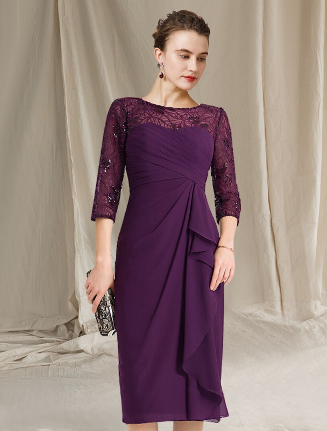 Sheath / Column Mother of the Bride Dress Plus Size Elegant Jewel Neck Knee Length Chiffon Short Sleeve with Sequin Side-Draped