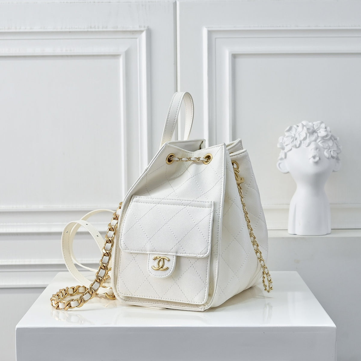 Chanel 25 Medium Size Backpack Grain Effect And Gold Metal White 23Cm As5600 B20304 10601