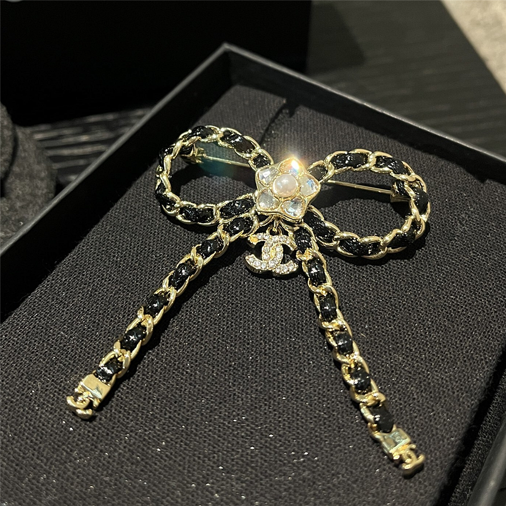 Chanel Brooch Metal Glass Pearls And Strass Gold