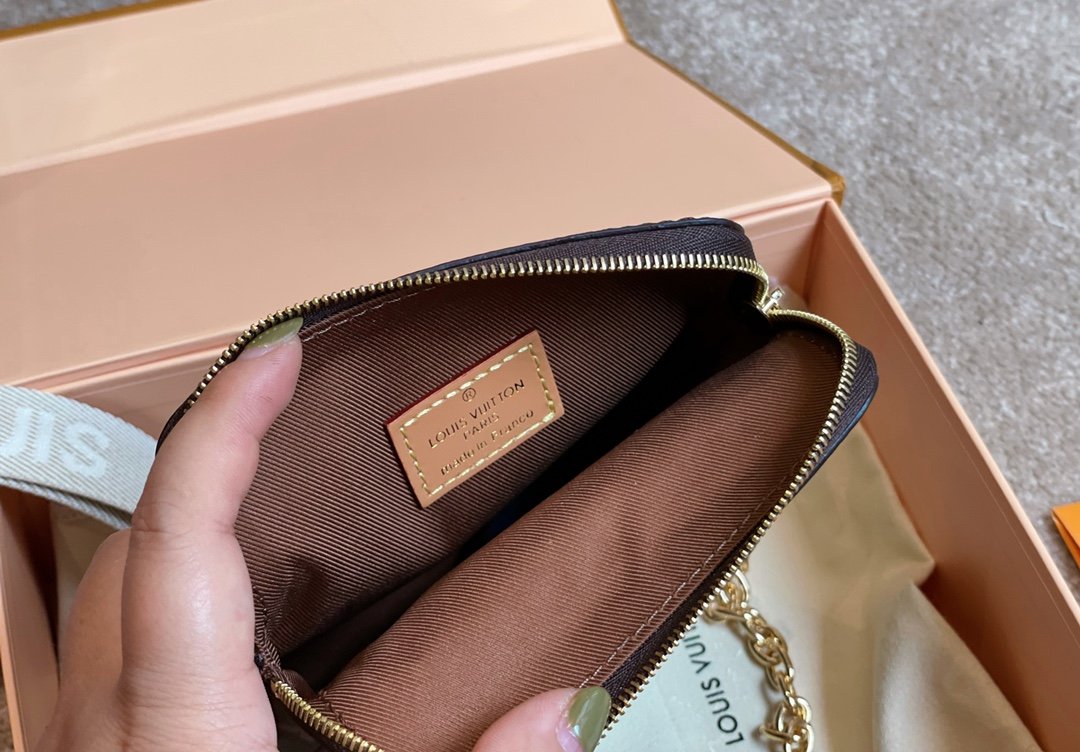 LOUIS VUITTON  Monogram Utility Phone Sleeve