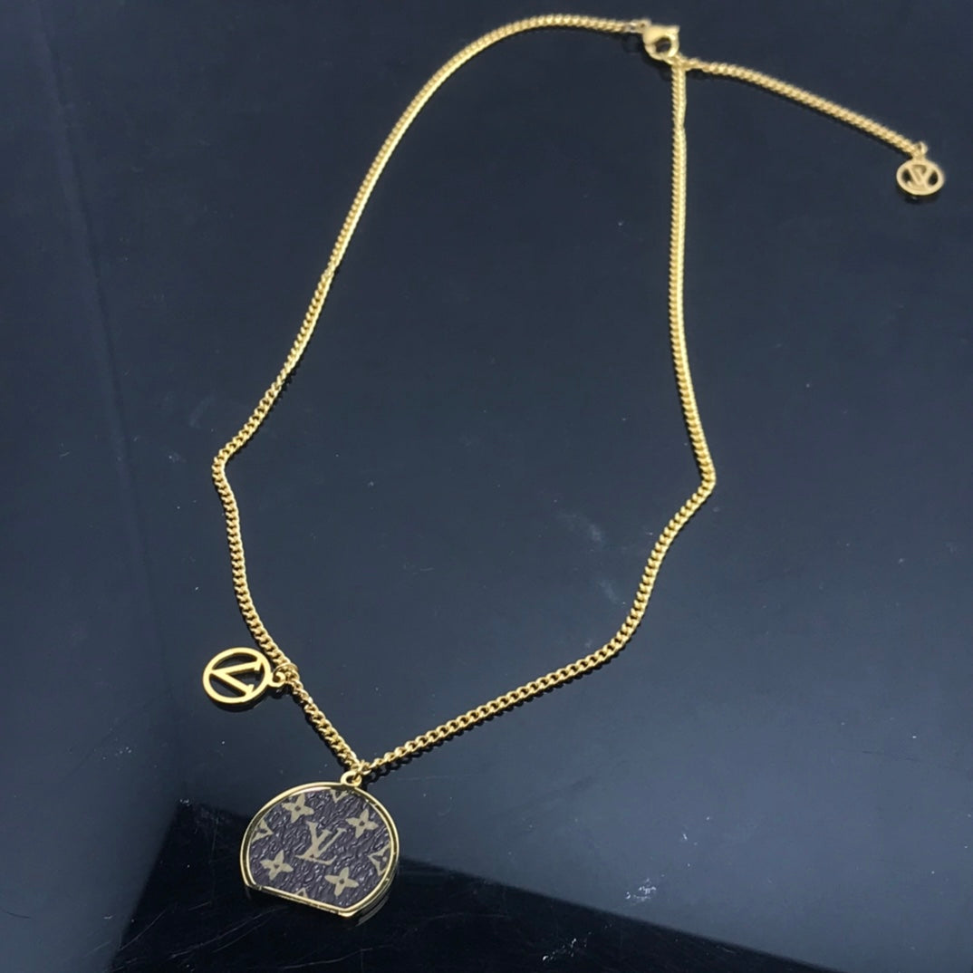 EN – Lux LV Necklaces 087