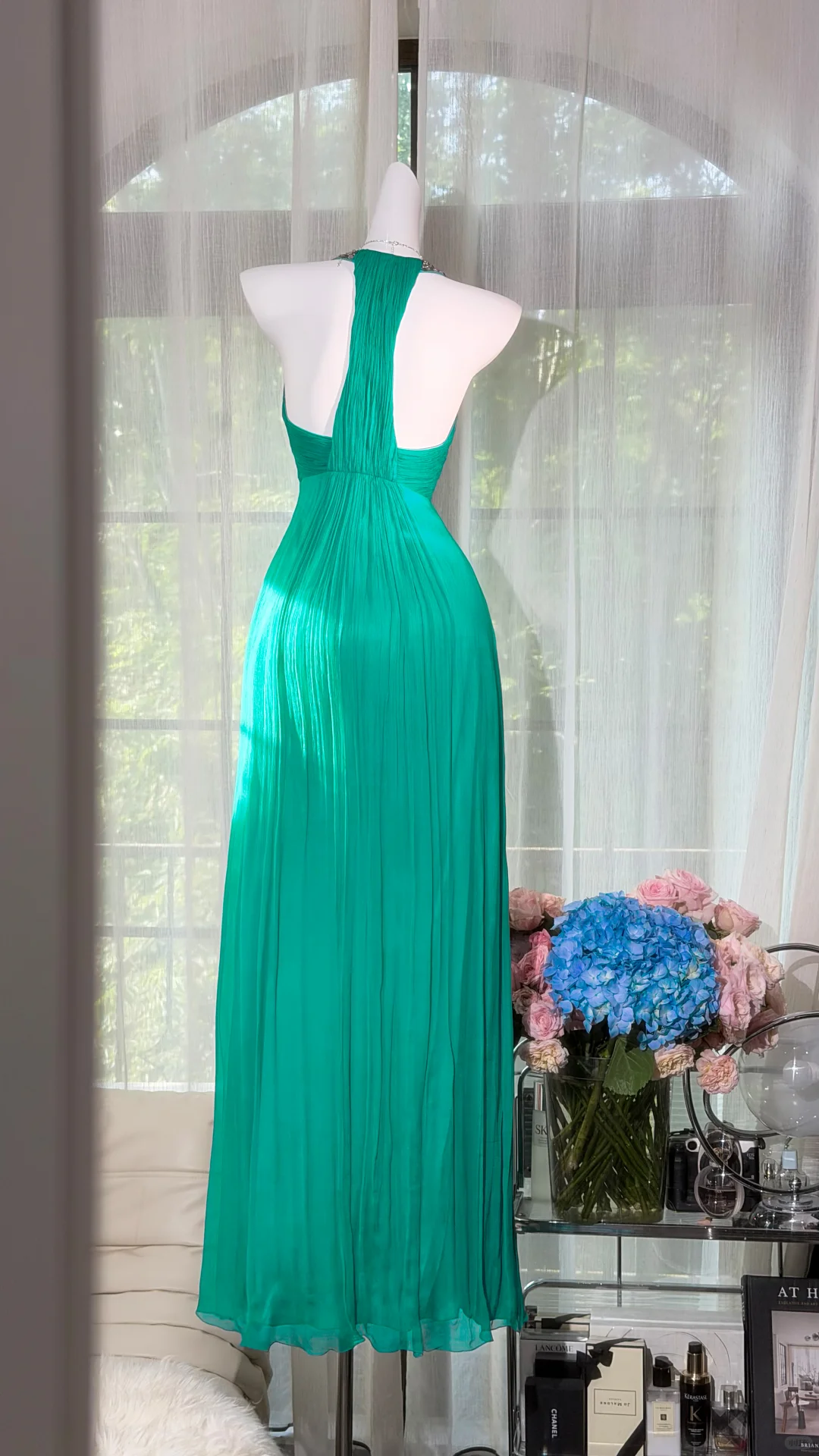 Glamorous Emerald Green Chiffon Beaded Halter Neck Pleated Long Prom Dress TP5827