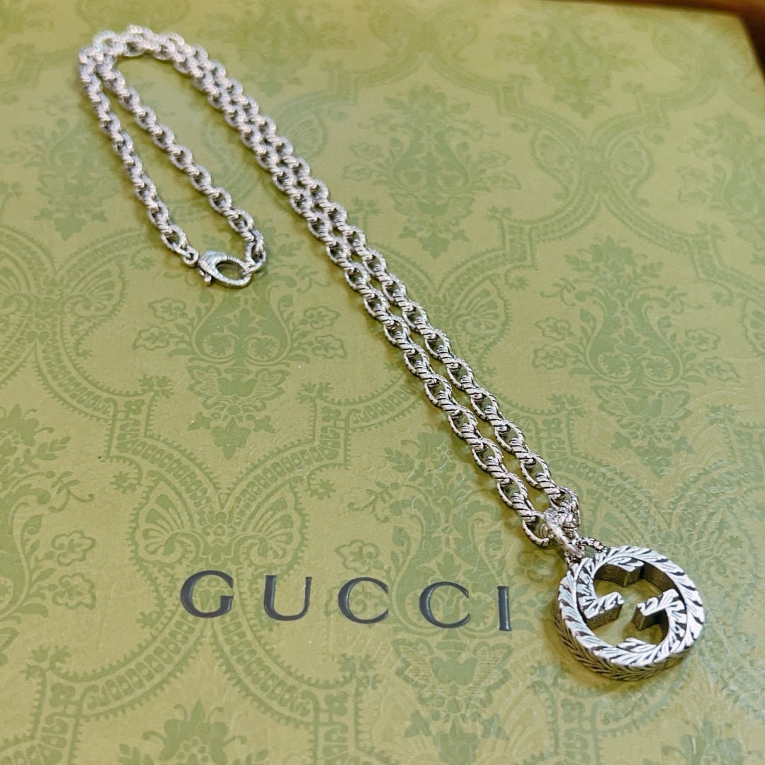 GUCCI INTERLOCKING PENDANT NECKLACE SILVER ‎455307 J8400 0811