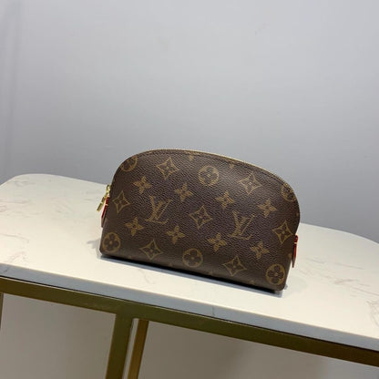 Louis Vuitton Cosmetic Pouch PM Monogram Canvas 19cm LV M47515