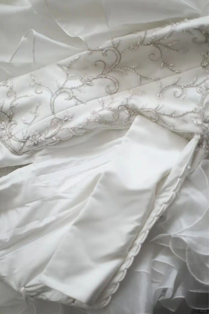 Romantic Strapless Lace Sweetheart Mermaid Ruffled Organza Wedding Gown TP5641