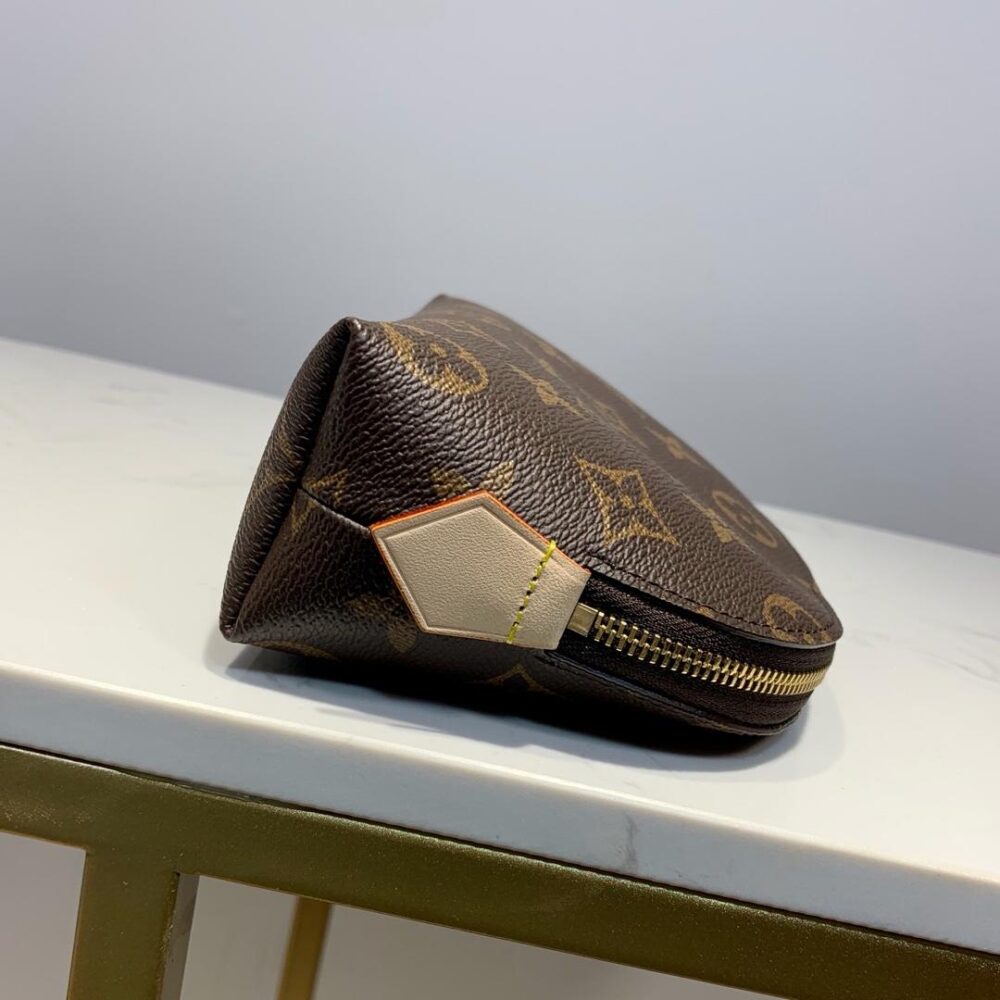 Louis Vuitton Cosmetic Pouch PM Monogram Canvas 19cm LV M47515