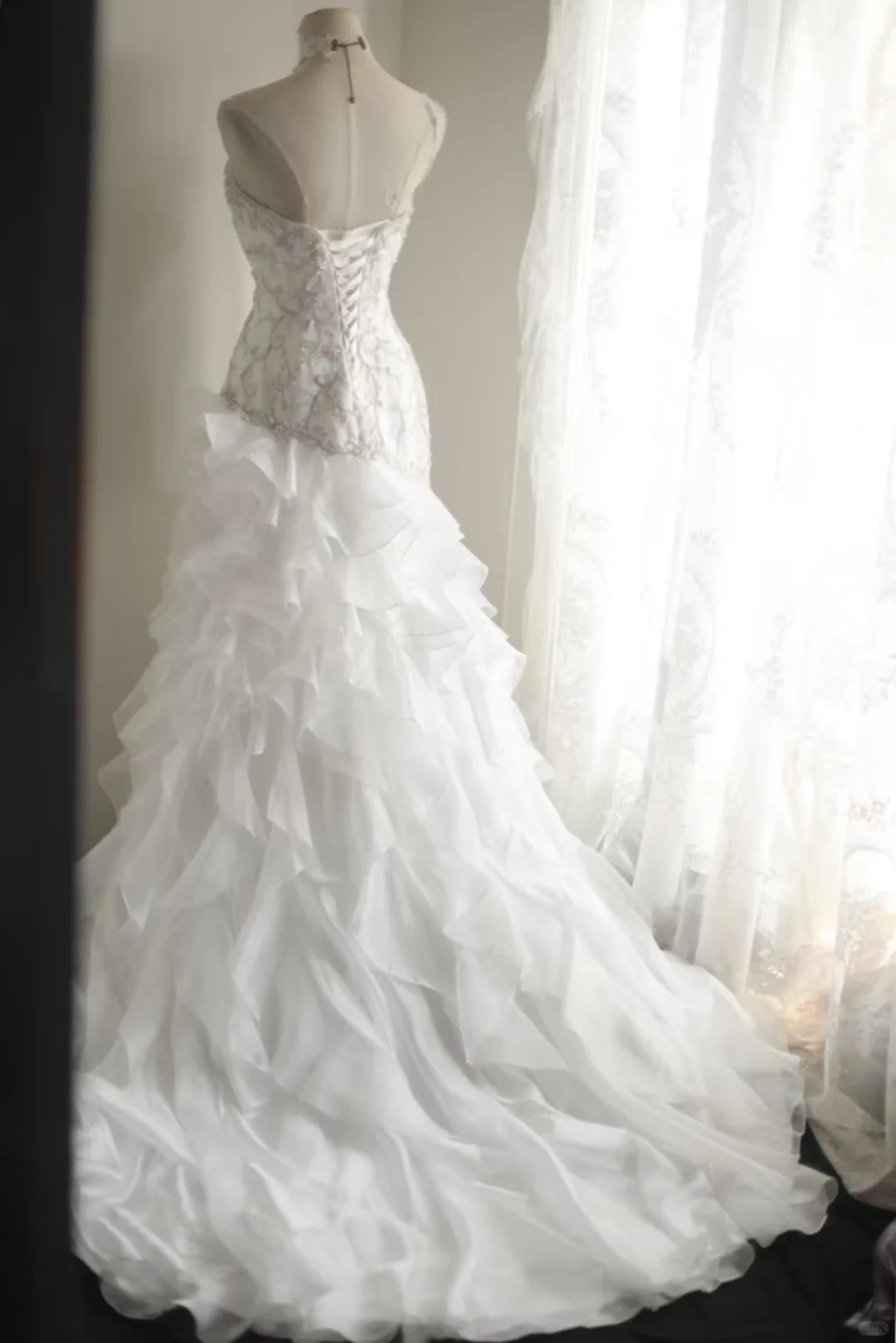 Romantic Strapless Lace Sweetheart Mermaid Ruffled Organza Wedding Gown TP5641