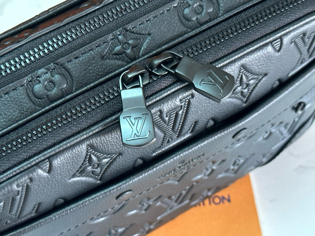 Louis Vuitton Alpha Wearable Wallet M82544