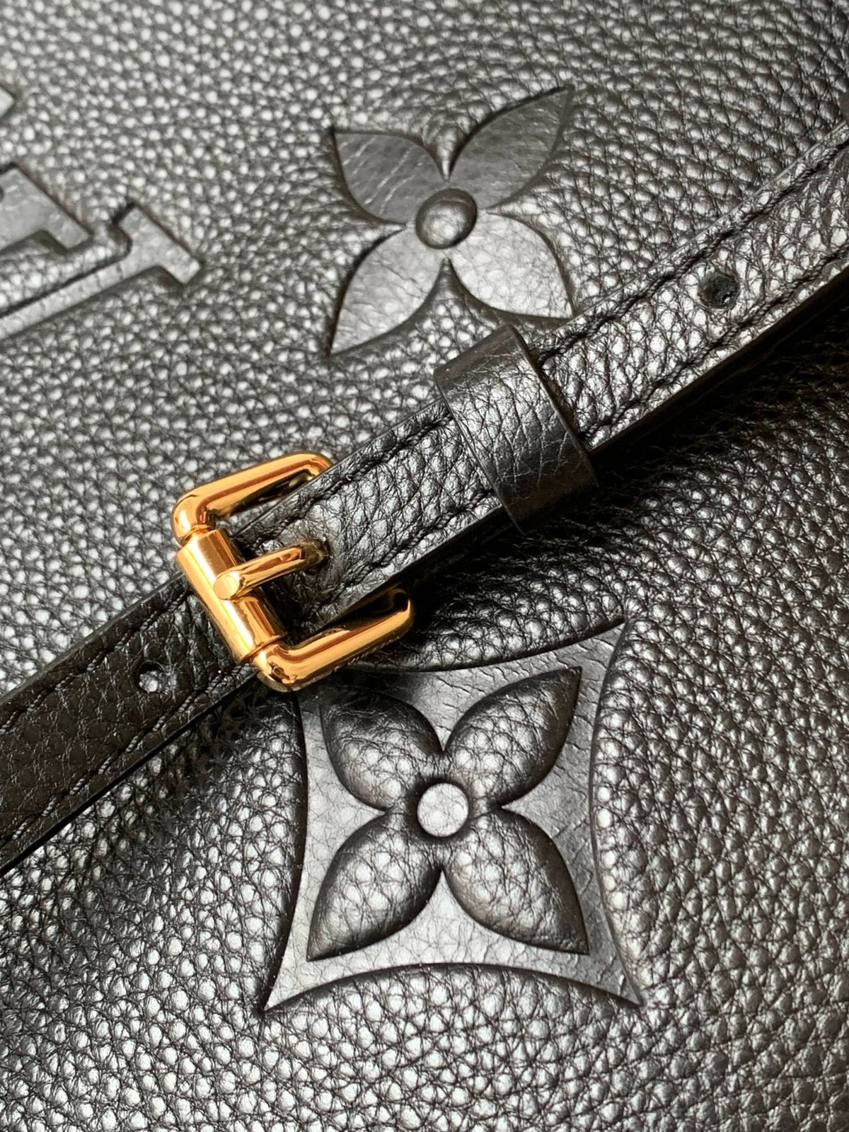 Louis Vuitton M45811 Grand Palais