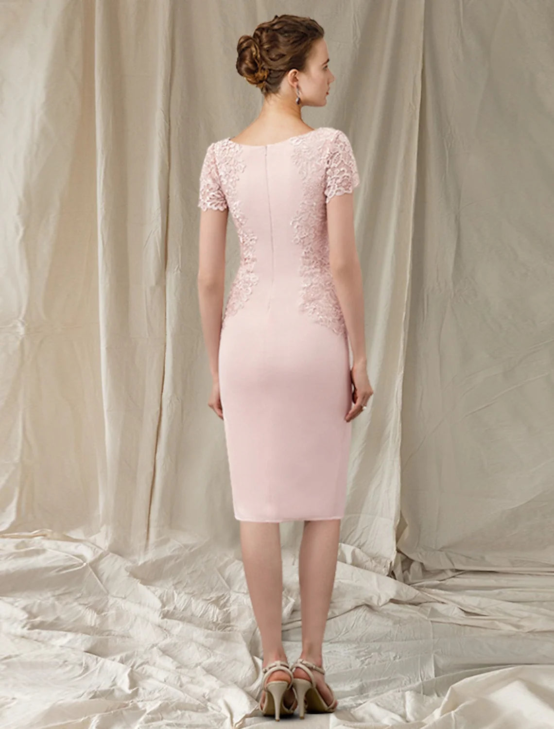 Sheath / Column Mother of the Bride Dress Elegant Jewel Neck Knee Length Lace Fabric Short Sleeve with Appliques