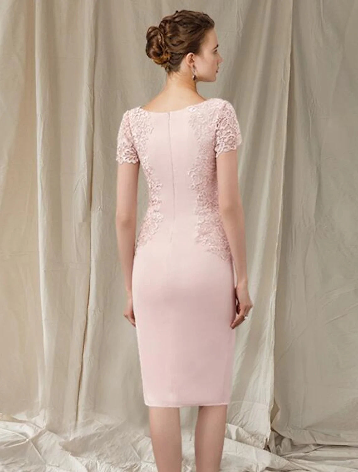 Sheath / Column Mother of the Bride Dress Elegant Jewel Neck Knee Length Lace Fabric Short Sleeve with Appliques