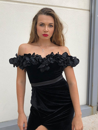A-Line/Princess Off-the-Shoulder Velvet Hand-Made Flower Sleeveless Floor-Length Dresses