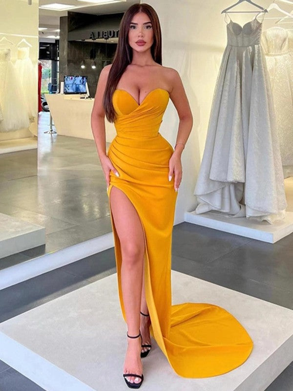 Sheath/Column Crepe Ruched Sweetheart Sleeveless Court Train Dresses