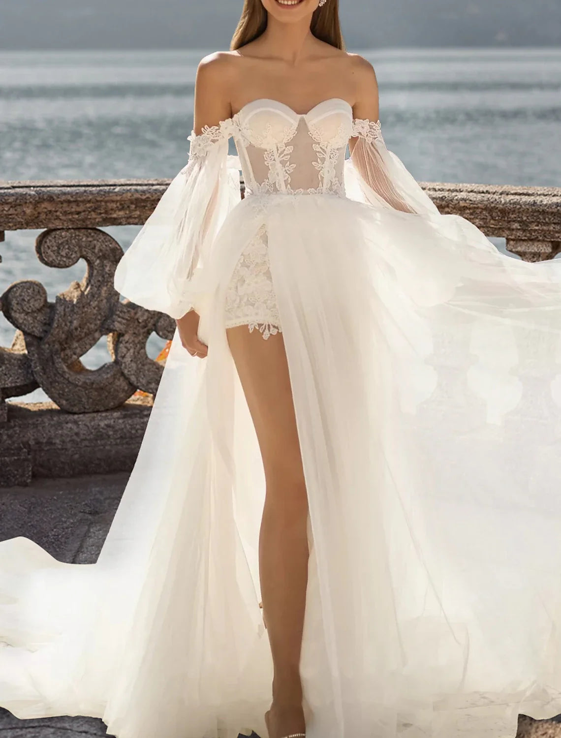 Beach Wedding Dresses A-Line Off Shoulder Long Sleeve Court Train Lace Bridal Gowns With Appliques Split Front