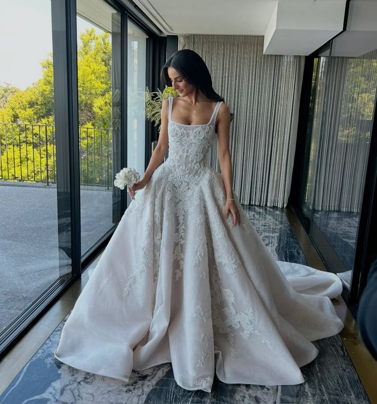 Pretty Wedding Dress Ball Gowns Square Neck Lace White Wedding Dresses Bridal Gown