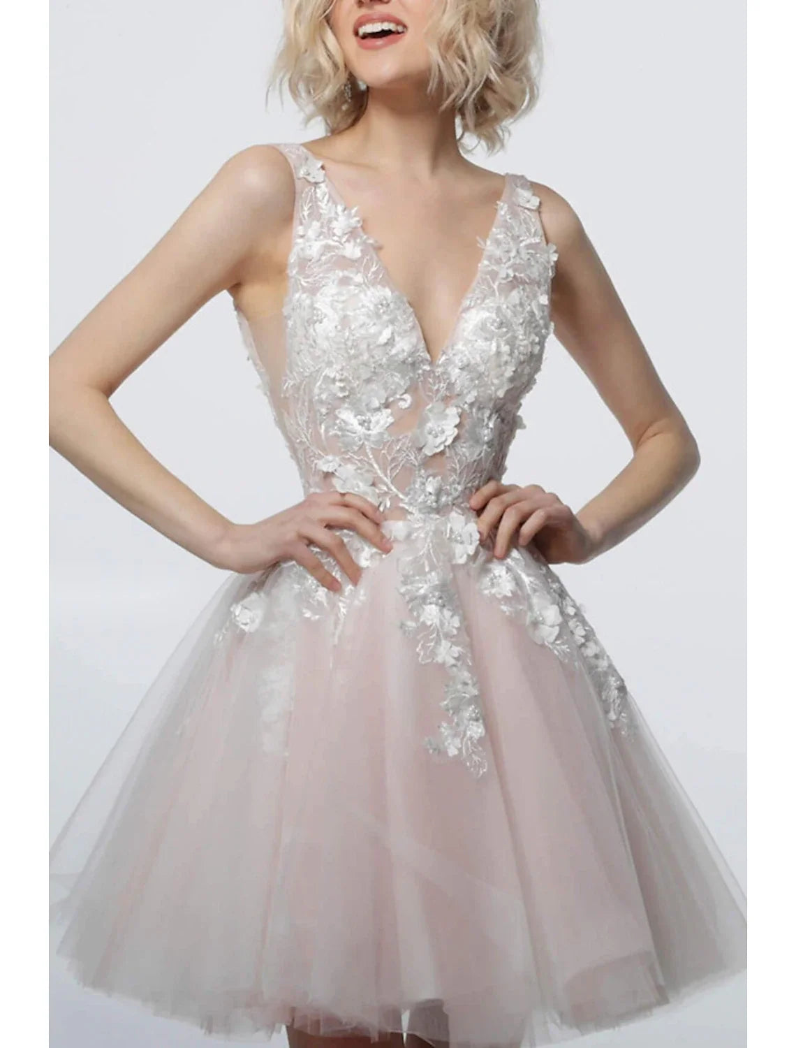 A-Line Cocktail Dresses Cute Dress Graduation Quinceanera Short / Mini Sleeveless V Neck Tulle with Appliques