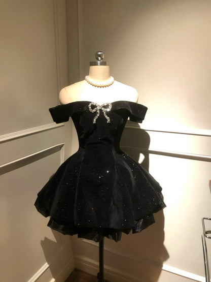 Sexy Ball Gowns Off The Shoulder Black Velvet Short Prom 8Th Grade Homecoming Dress Summer Middle School Hoco Dresses 6Th Grade Graduation Outfits