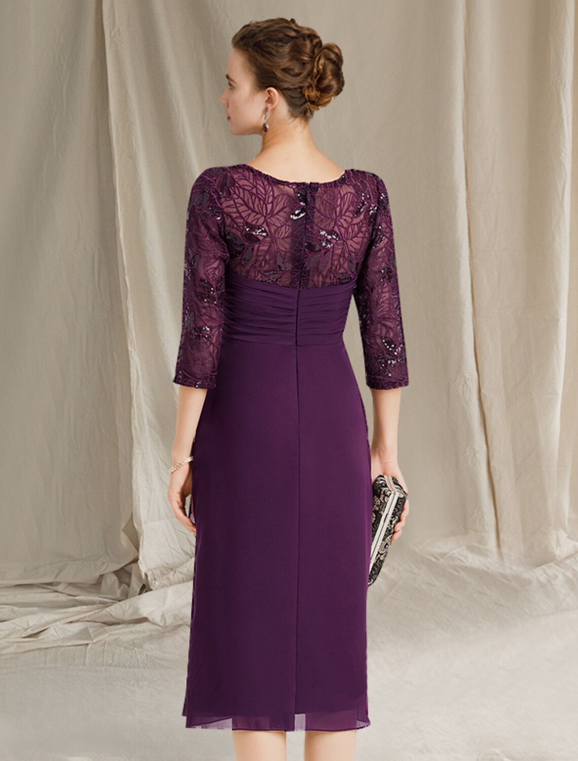 Sheath / Column Mother of the Bride Dress Plus Size Elegant Jewel Neck Knee Length Chiffon Short Sleeve with Sequin Side-Draped