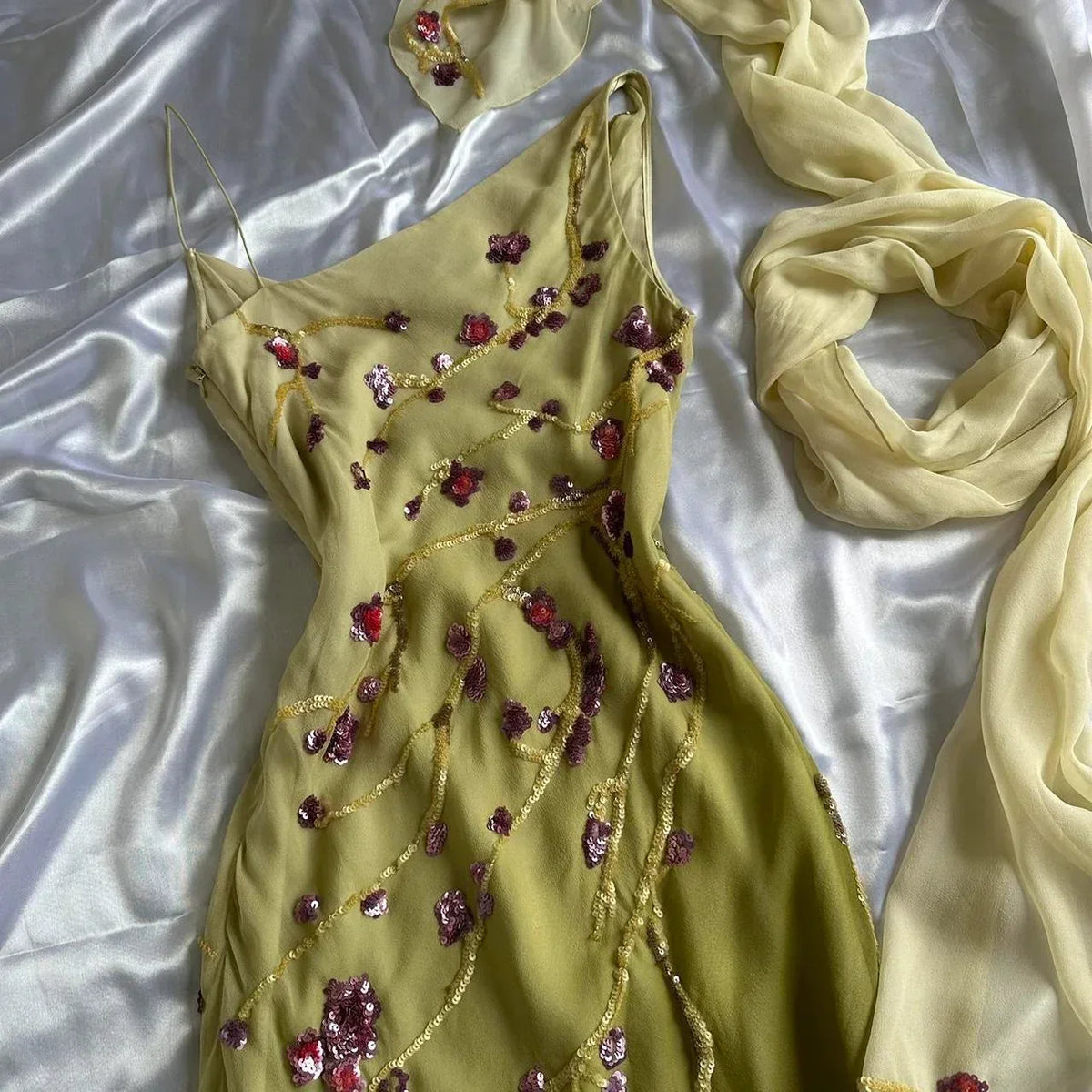 Yellow Green Gorgeous Exquisite Vintage Embroidered Spaghetti Strap Long Ball Gowns Prom Dresses Prom Gowns
