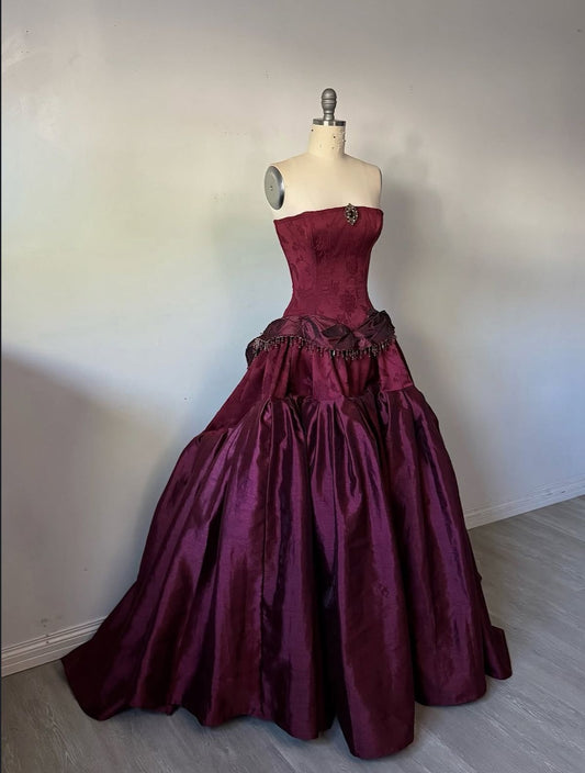 Vintage Ball Gowns Strapless Burgundy Sleeveless Satin 90S Classy Prom Dress Inspiration Prom Dress Princess Graduation Dresses