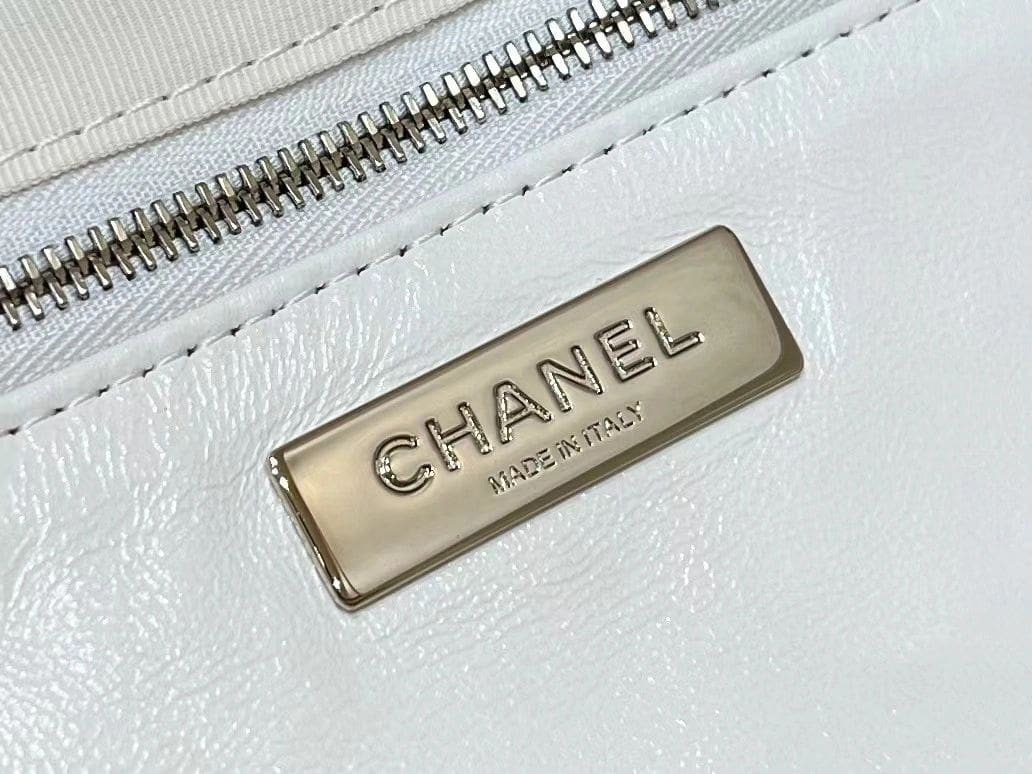 Chanel  Shiny Lambskin Quilted Small 31 Shopping Bag
