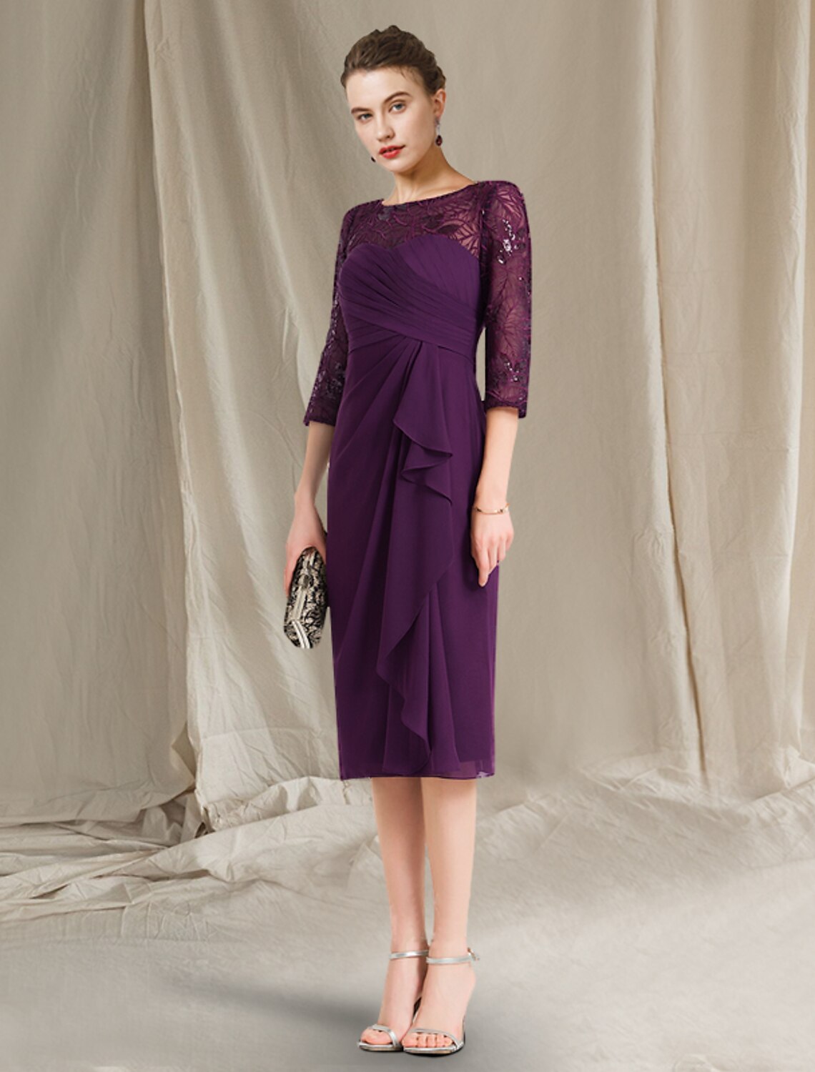 Sheath / Column Mother of the Bride Dress Plus Size Elegant Jewel Neck Knee Length Chiffon Short Sleeve with Sequin Side-Draped