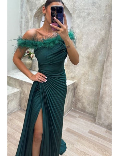 A-Line Black Evening Gown High Split Dress Formal Fall Sweep / Brush Train Sleeveless Off Shoulder Satin with Feather Pleats Slit